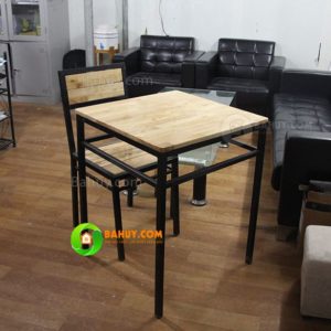 Thanh lý bàn cafe vuông gỗ thông ghép thanh